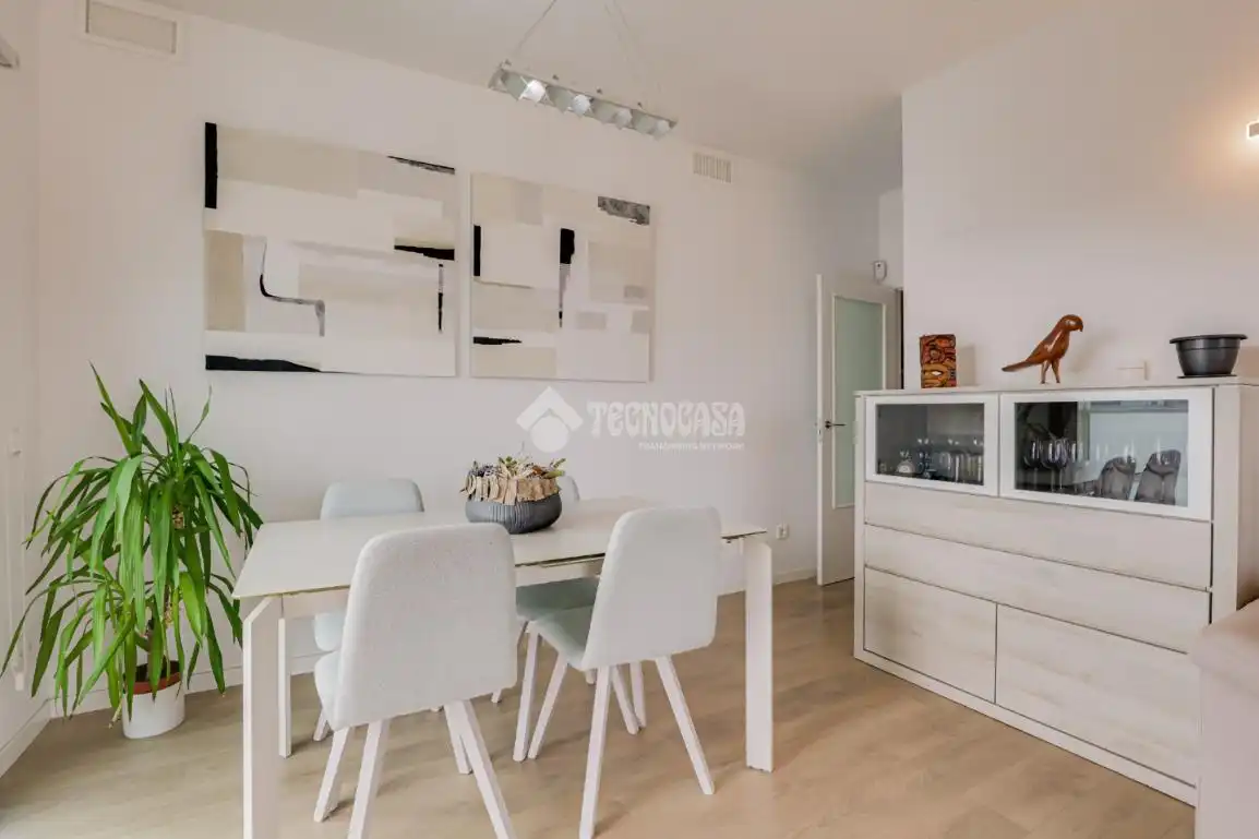 Comedor de Piso en venta en L'Hospitalet de Llobregat con Aire acondicionado, Calefacción y Trastero