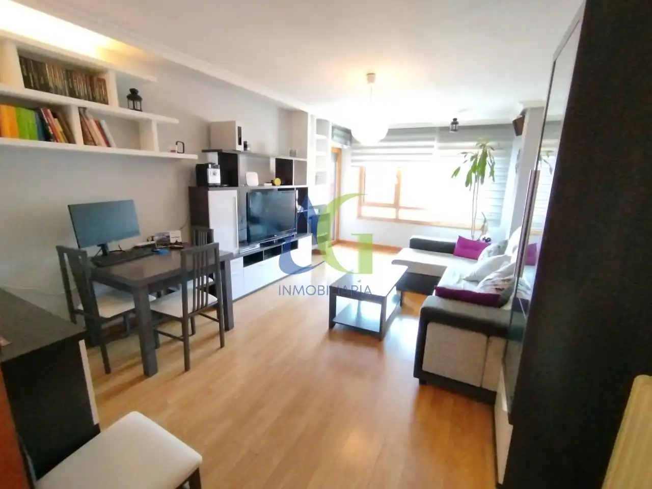 Sala d'estar de Pis en venda en Villaquilambre amb Calefacció, Parquet i Terrassa