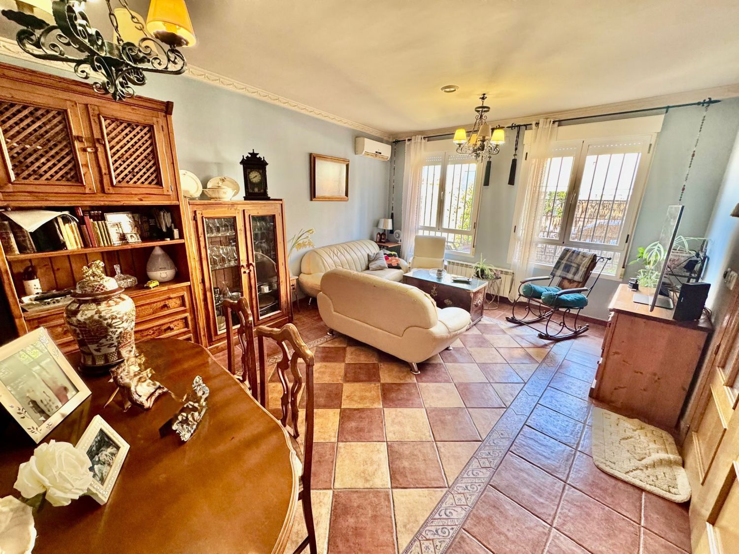 Sala d'estar de Casa adosada en venda en Valdepeñas amb Aire condicionat i Calefacció