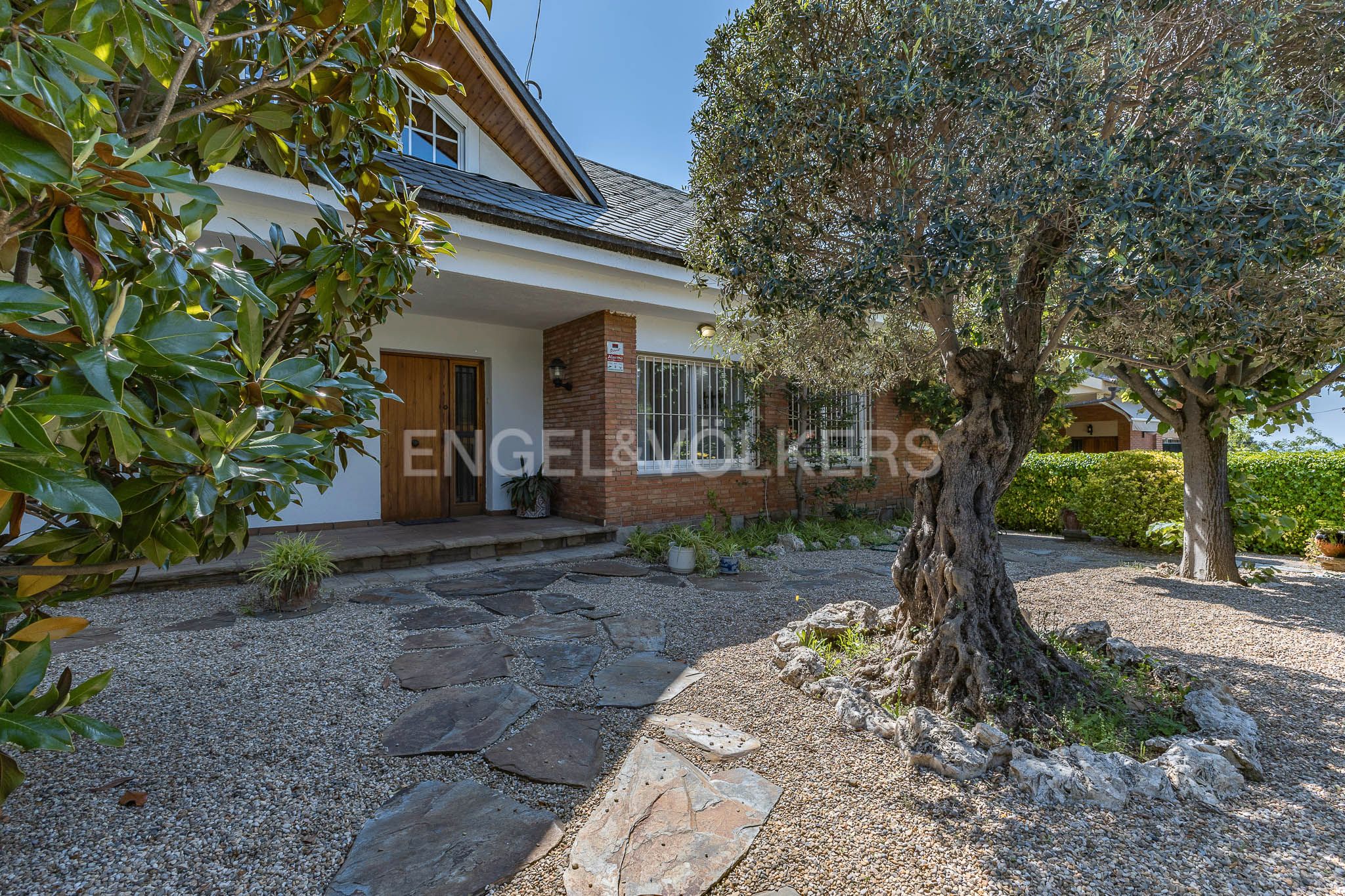 Vista exterior de Casa o xalet en venda en Matadepera amb Calefacció, Jardí privat i Terrassa