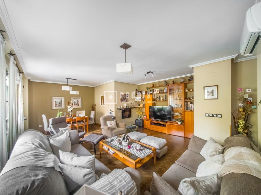 Sala d'estar de Pis en venda en Alcorcón amb Aire condicionat, Calefacció i Parquet