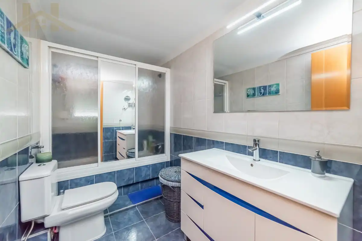 Badezimmer von Wohnung zum Verkauf in Pinto mit Klimaanlage, Heizung und Terrasse