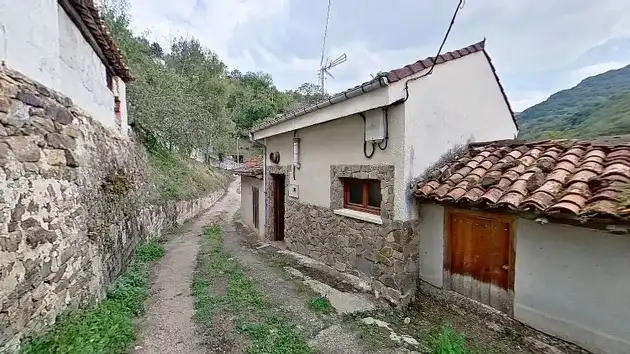 Außenansicht von Einfamilien-Reihenhaus zum Verkauf in Laviana mit Möbliert