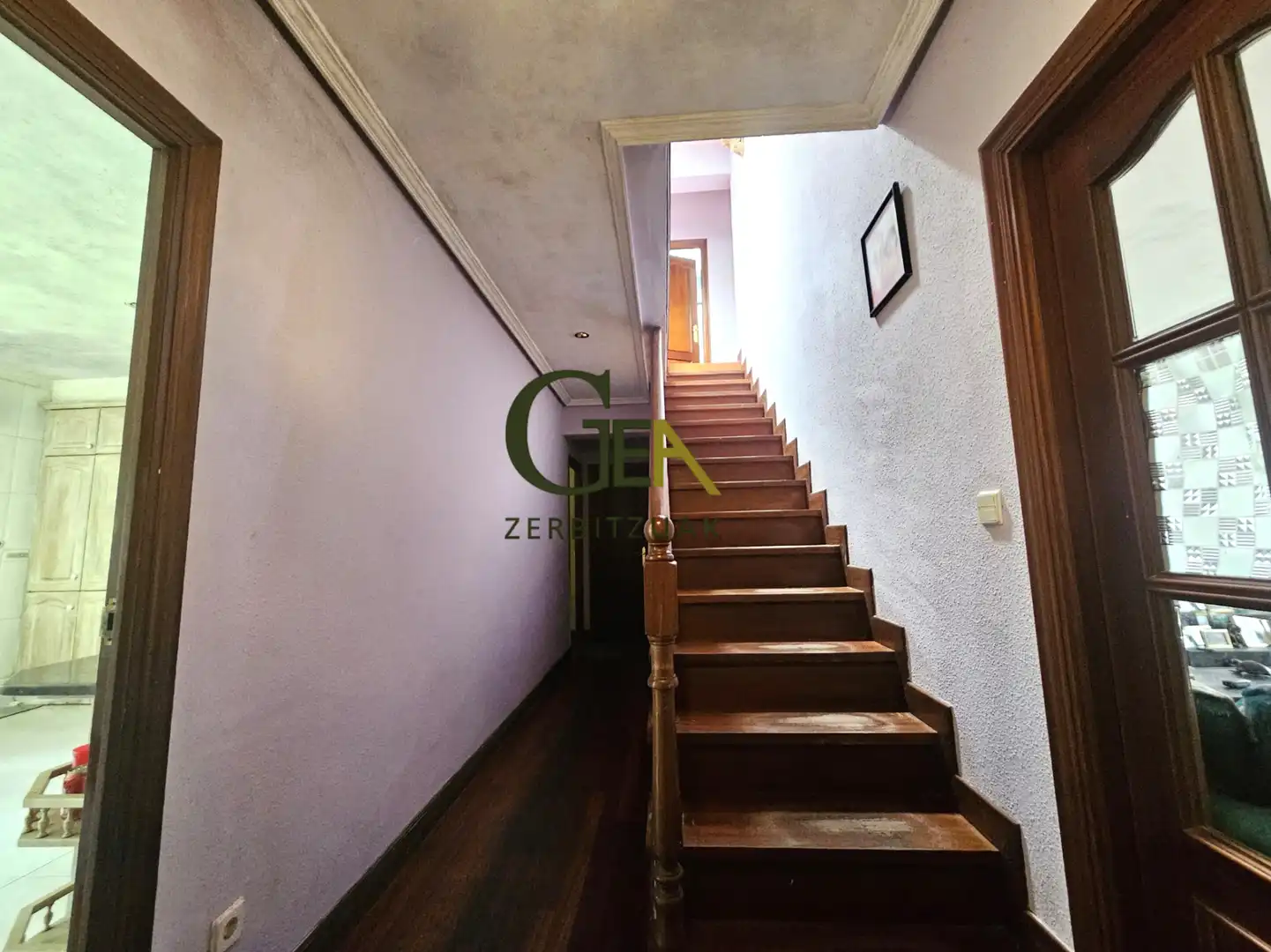 Einfamilien-Reihenhaus zum Verkauf in Alkiza mit Heizung, Privatgarten und Terrasse