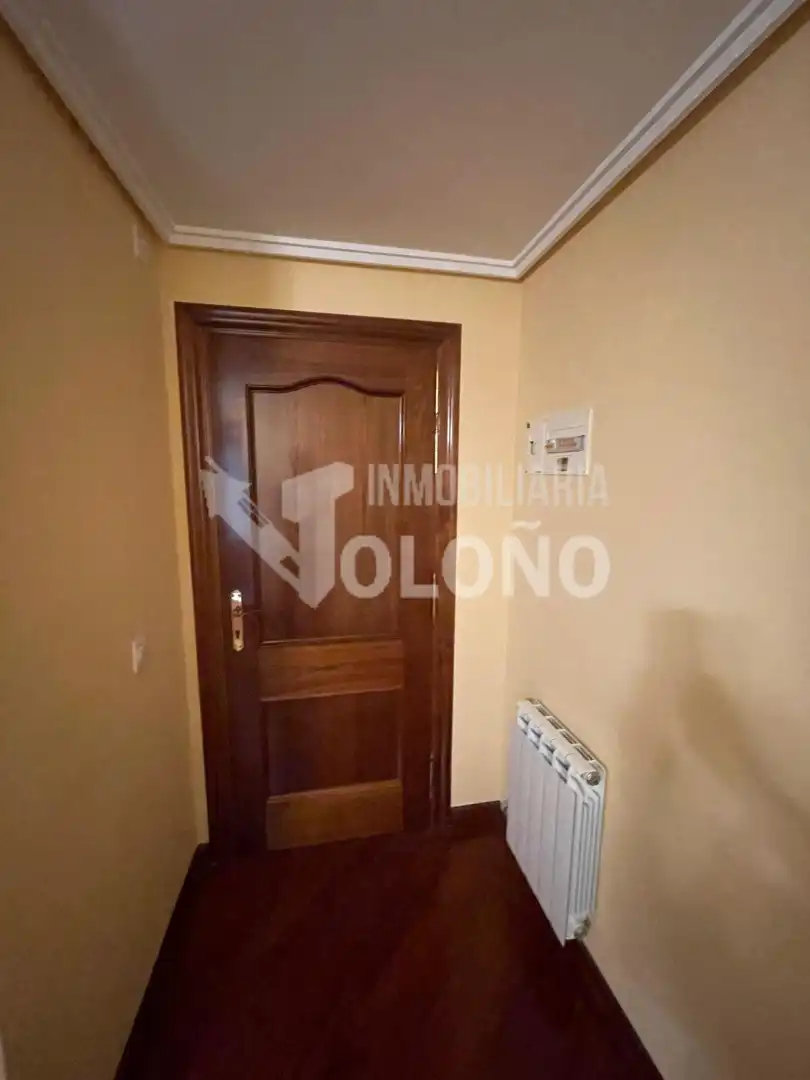 Piso en venta en Castañares de Rioja con Calefacción, Parquet y Terraza