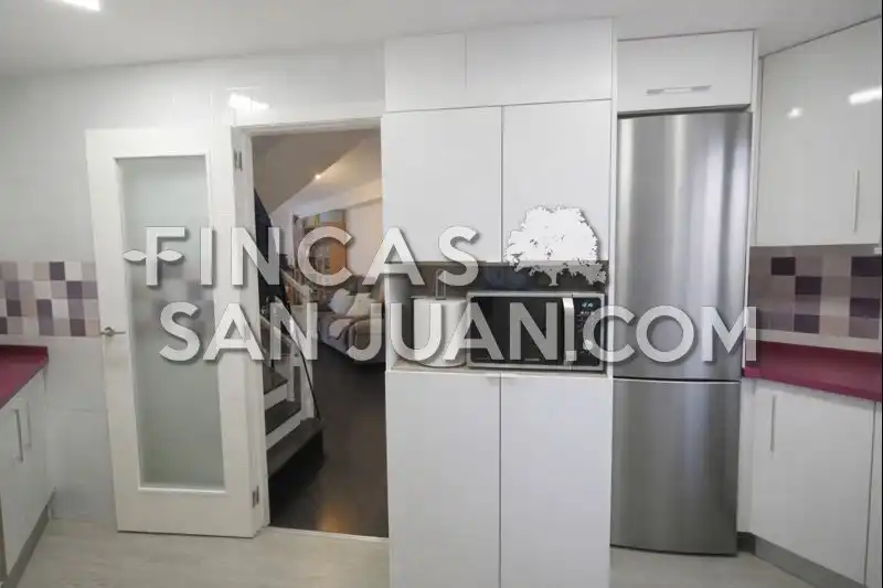 Cuina de Casa adosada en venda en Sant Joan d'Alacant amb Aire condicionat, Calefacció i Jardí privat