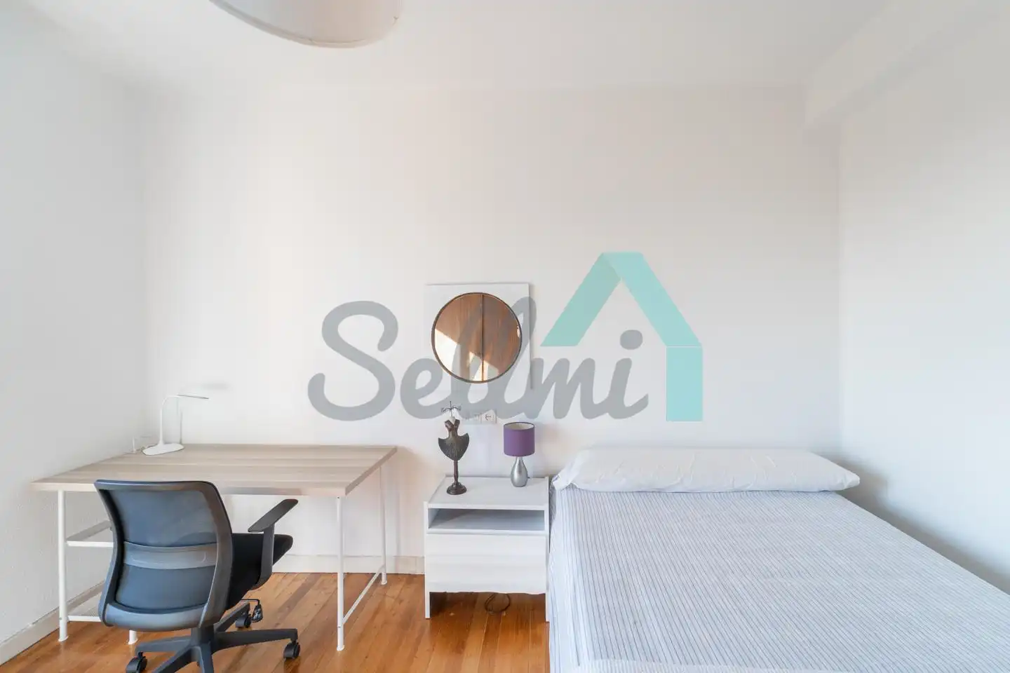 Schlafzimmer von Wohnung zur untervermieten in Oviedo  mit Heizung, Parkett und Möbliert