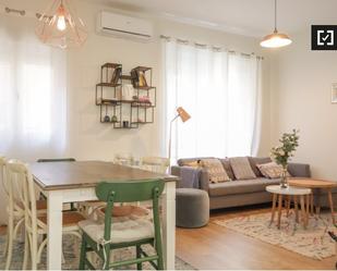 Living room of Flat to rent in  Madrid Capital  with Air Conditioner, Heating and Furnished