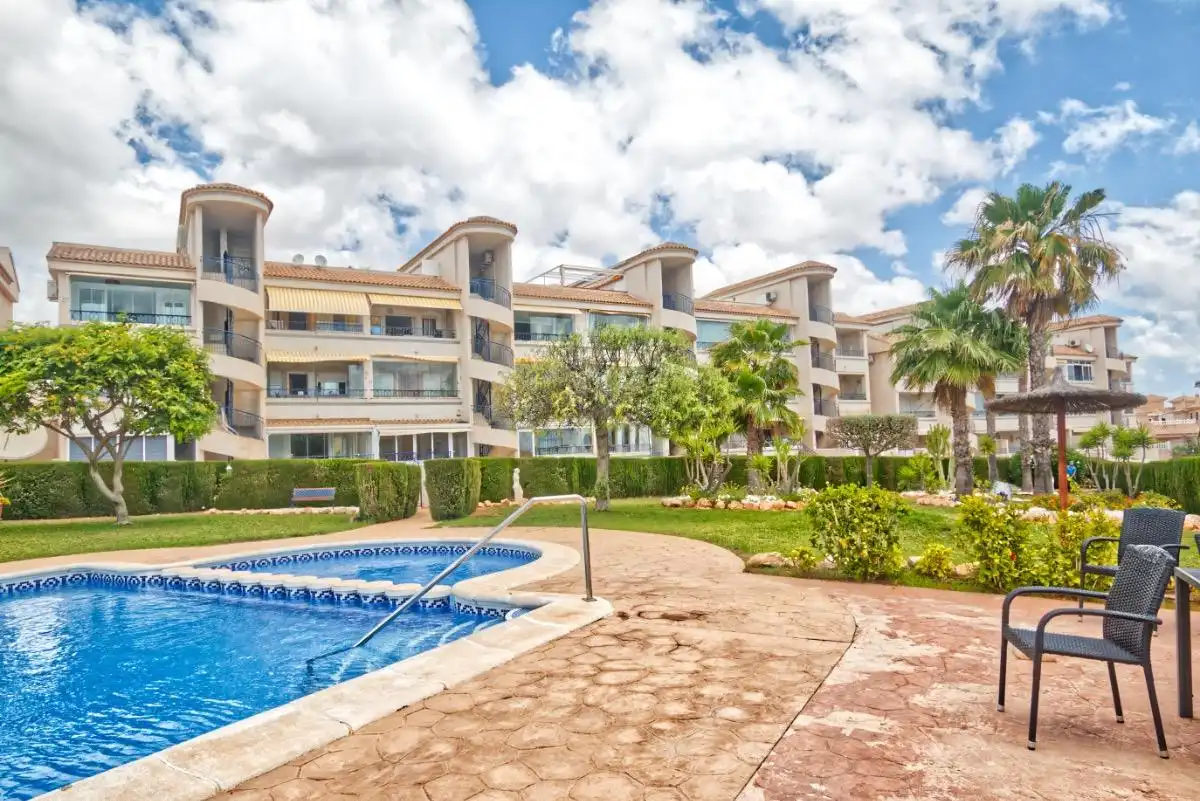 Vista exterior de Apartamento en venta en Orihuela con Aire acondicionado, Terraza y Amueblado