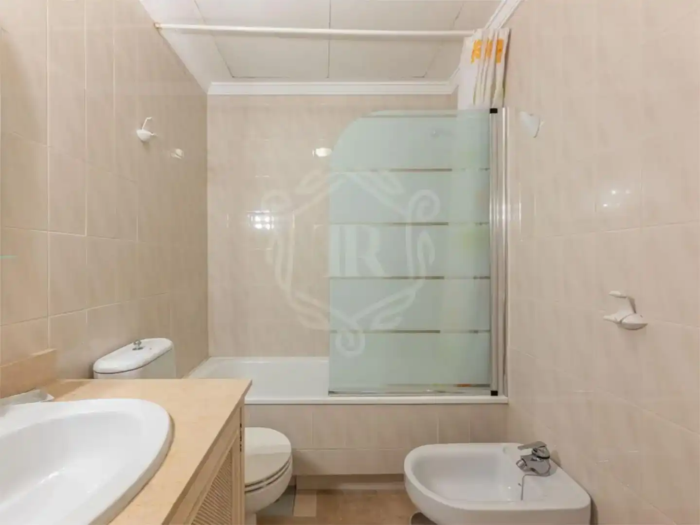 Baño de Apartamento en venta en Marbella con Aire acondicionado y Piscina