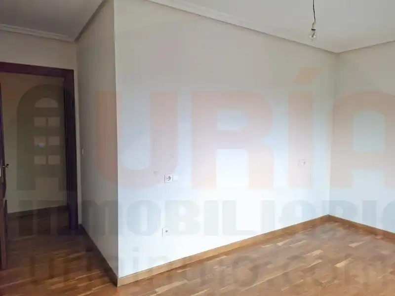 Dormitori de Pis en venda en Siero amb Calefacció i Parquet