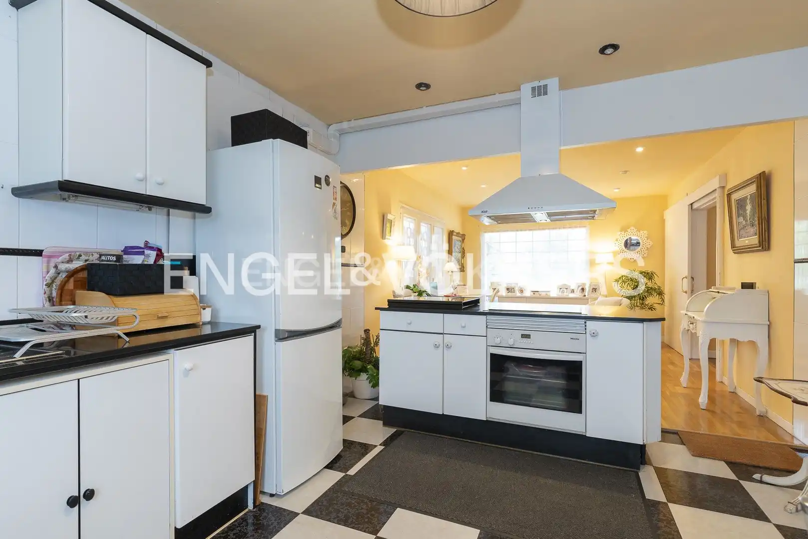 Cocina de Casa o chalet en venta en Sant Cugat del Vallès con Aire acondicionado, Calefacción y Jardín privado