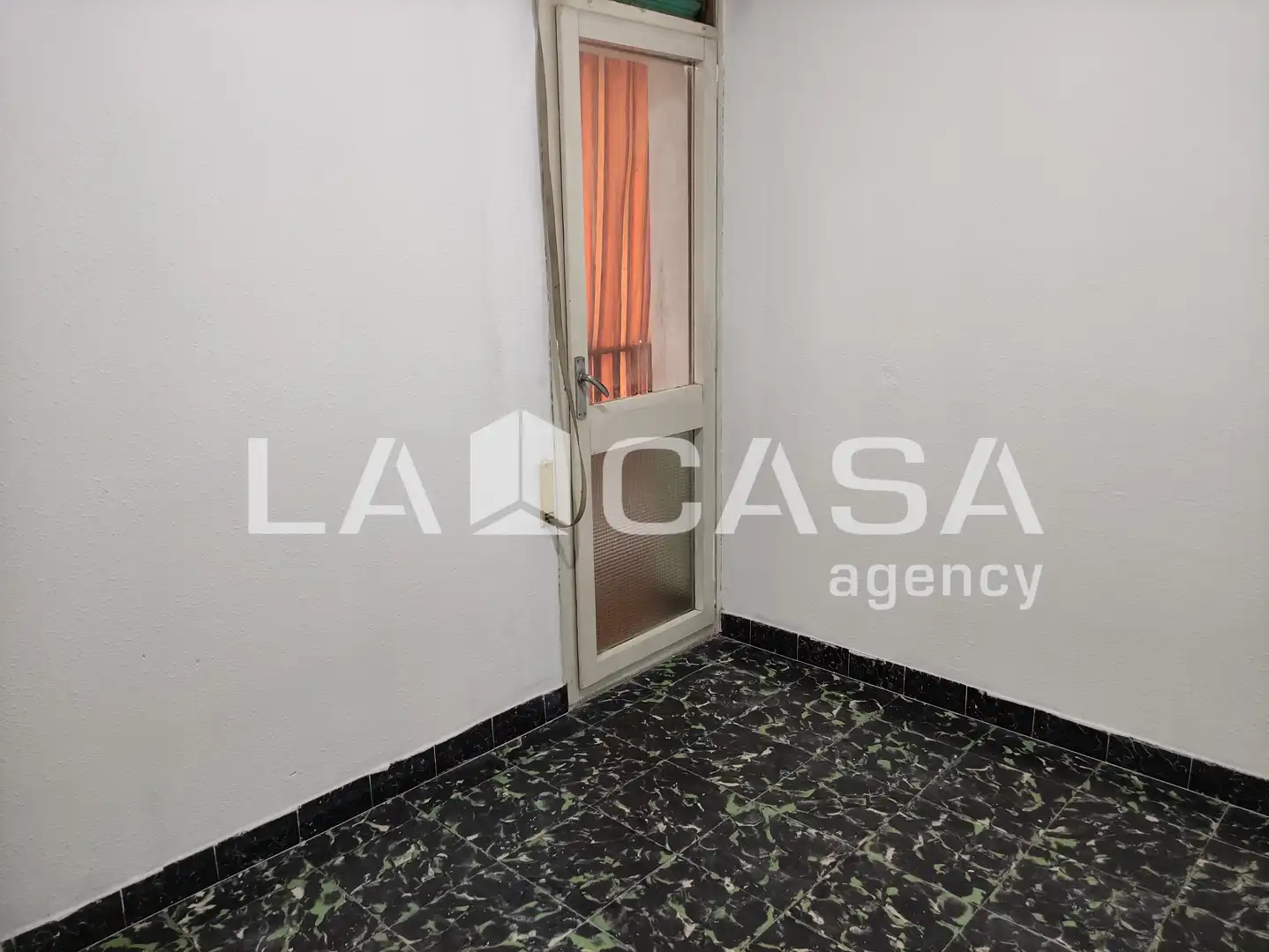 Piso en venta en Santa Coloma de Gramenet con Balcón