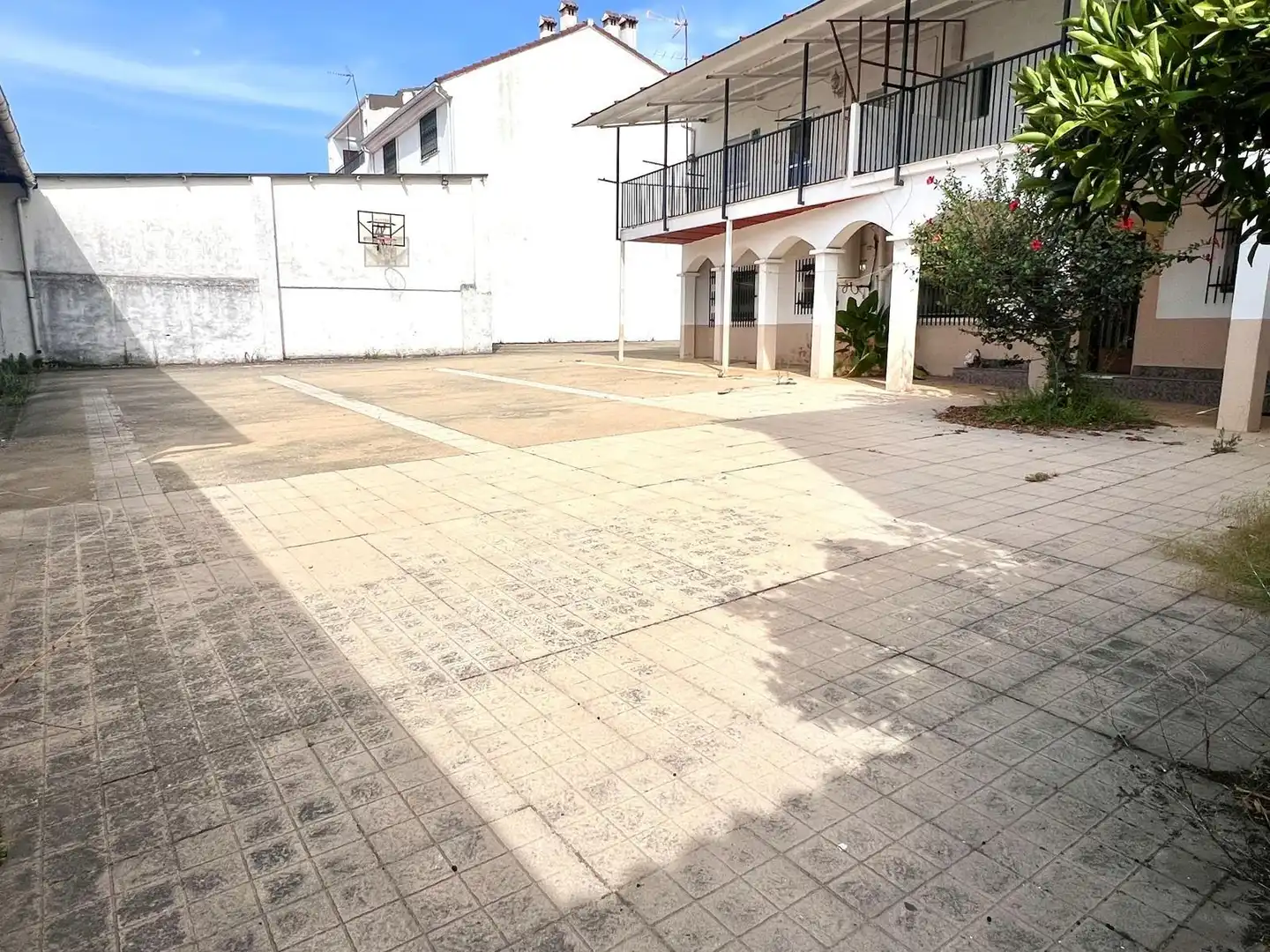 Parking of Houses for sale in Serradilla