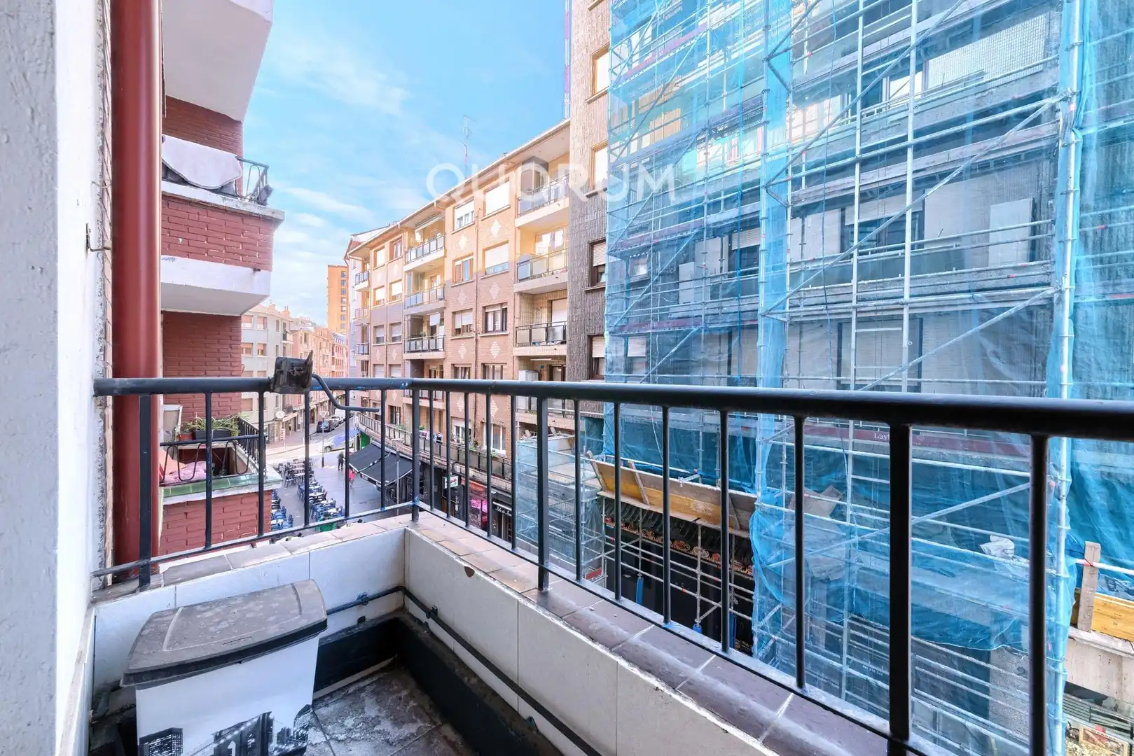 Außenansicht von Wohnung zum Verkauf in Basauri  mit Heizung und Balkon