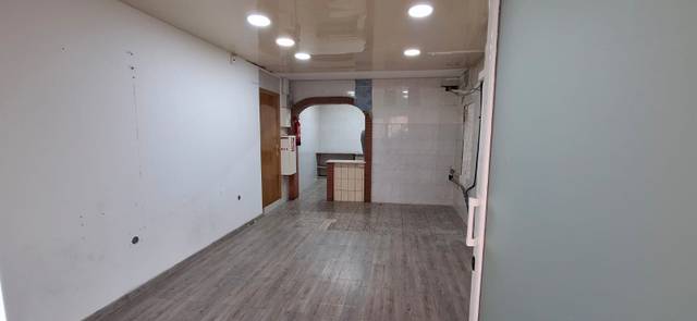 Local comercial en Alquiler en La Roureda