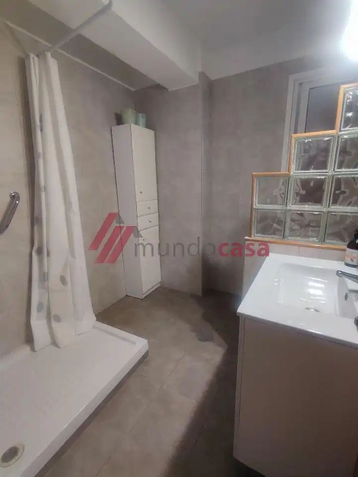 Baño de Piso de alquiler en Ferrol con Calefacción, Parquet y Amueblado