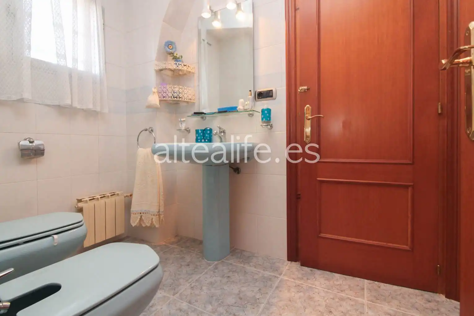 Baño de Casa o chalet en venta en L'Alfàs del Pi con Aire acondicionado, Calefacción y Jardín privado