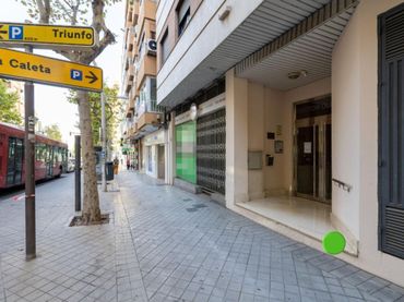 Local comercial en venda a Avenida DOCTOR OLORIZ