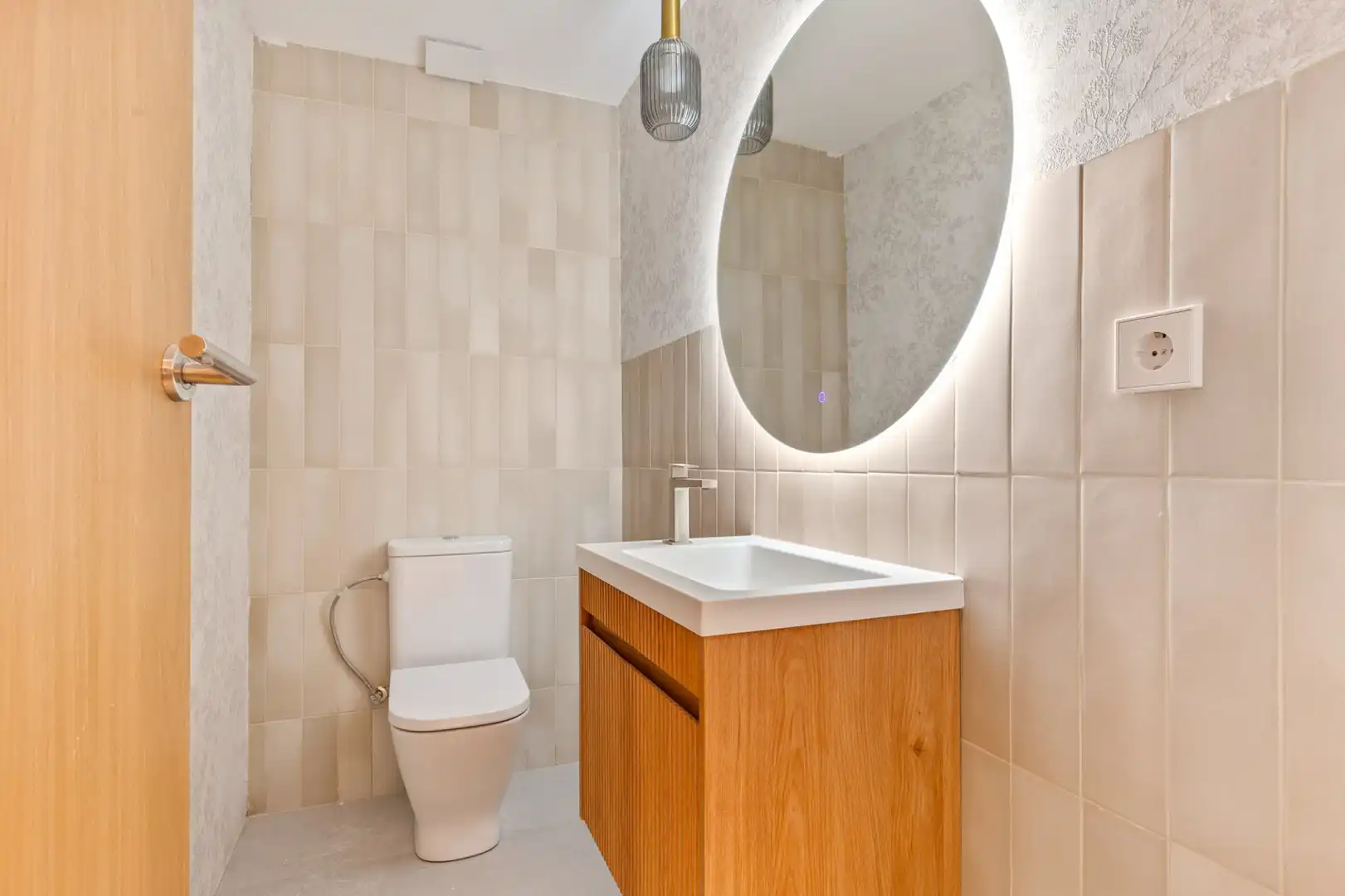 Badezimmer von Erdgeschoss zum Verkauf in Barcelona mit Klimaanlage, Heizung und Terrasse