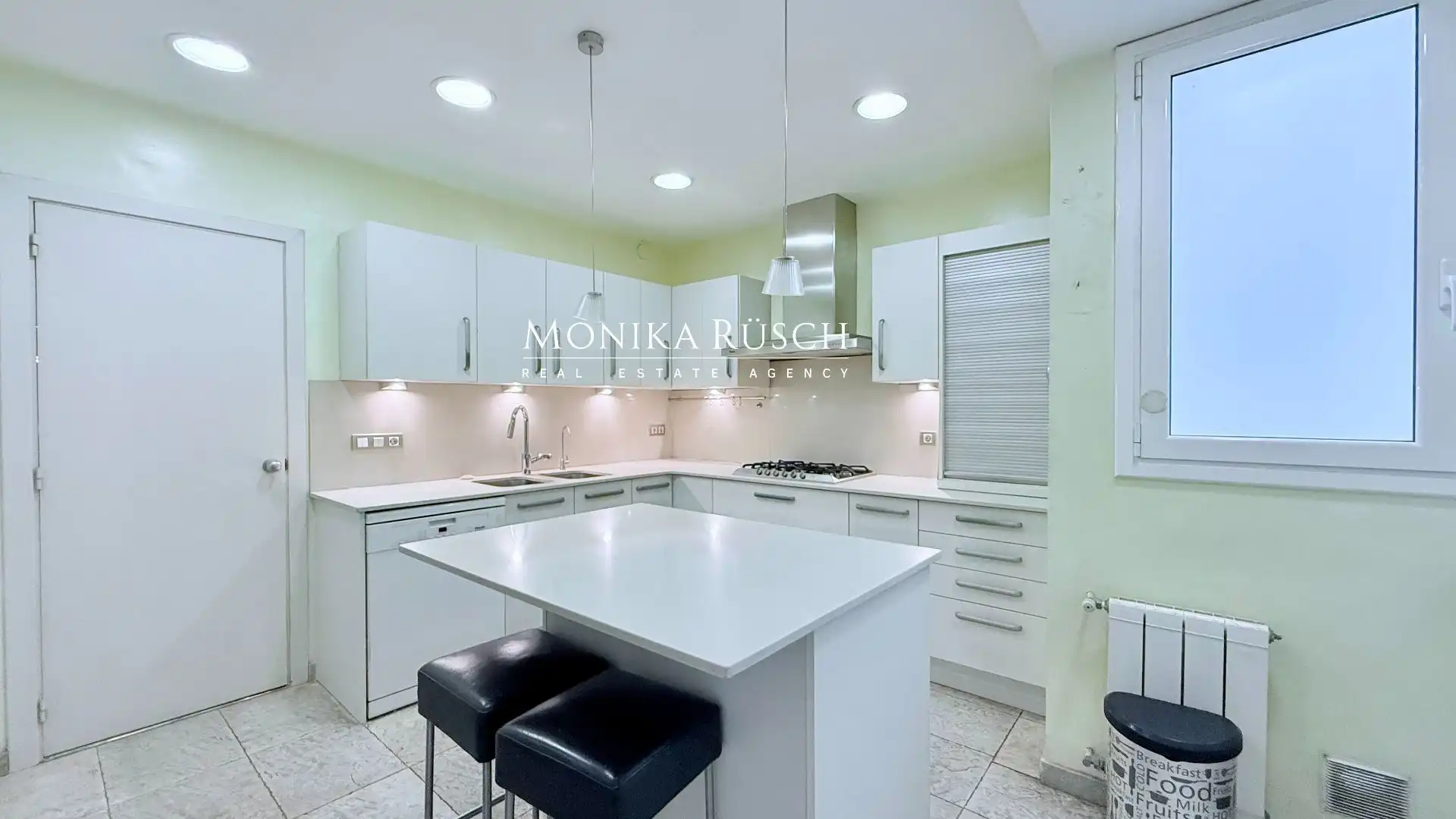 Cocina de Piso en venta en Barcelona con Calefacción, Terraza y Trastero