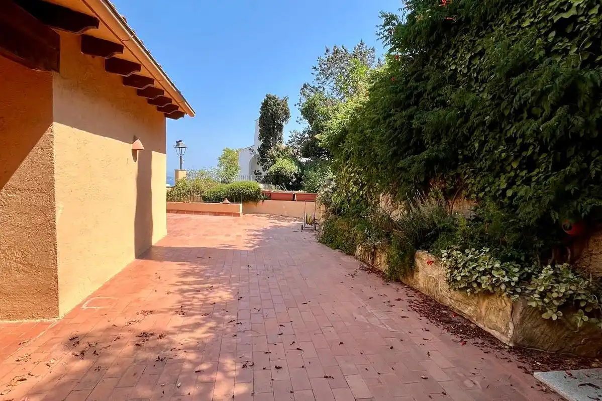 Terrasse von Einfamilien-Reihenhaus zum Verkauf in Begur mit Terrasse und Balkon