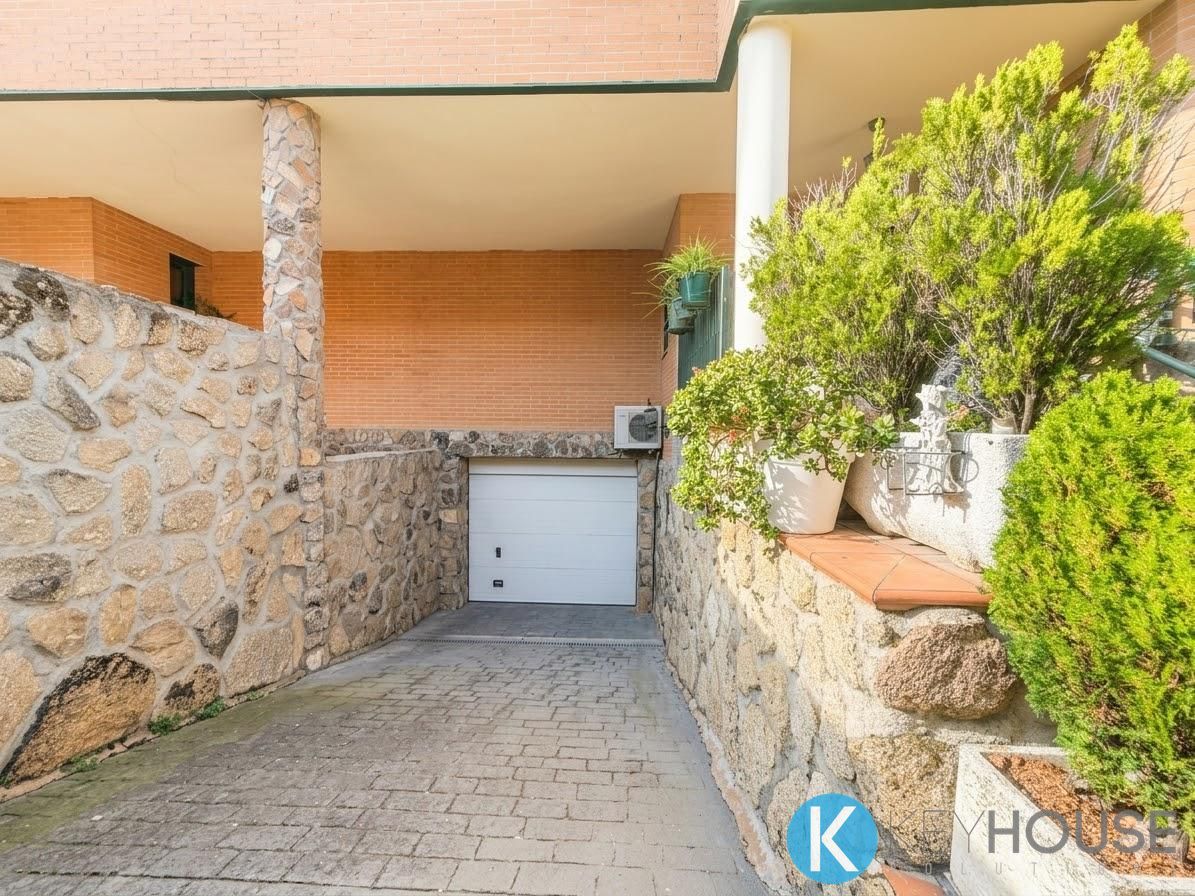 Exterior view of Houses for sale in San Fernando de Henares  with Air Conditioner, Heating and Private garden