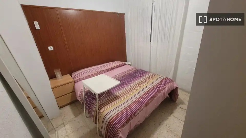 Habitación de Piso de alquiler en Sevilla con Aire acondicionado, Calefacción y Amueblado