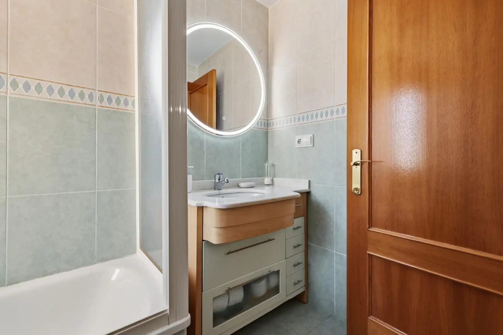 Bathroom of Detached homes for sale in Torrent  with Air Conditioner, Heating and Private garden