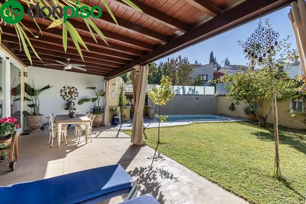 Haus oder Chalet zum Verkauf in Calle ZORAYA, Camino de los Neveros - Serrallo