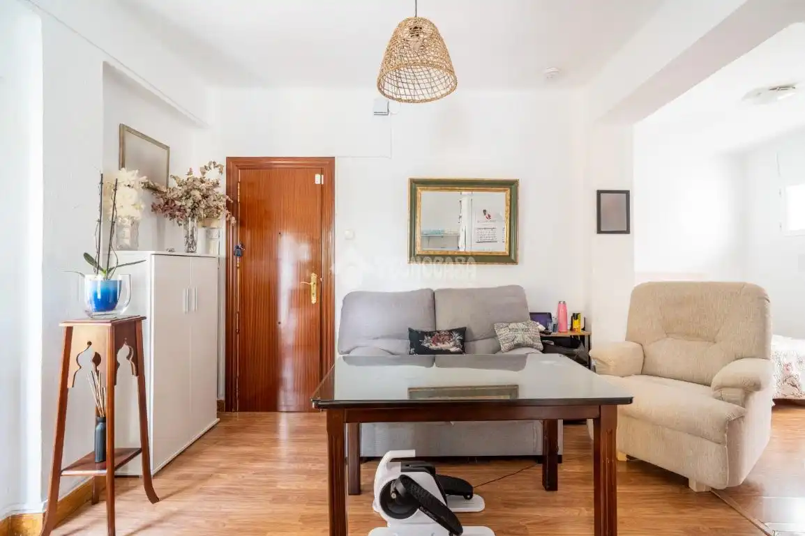 Sala d'estar de Pis en venda en Granada amb Aire condicionat i Balcó