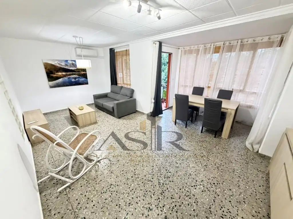 Sala d'estar de Pis en venda en Casc Urbà