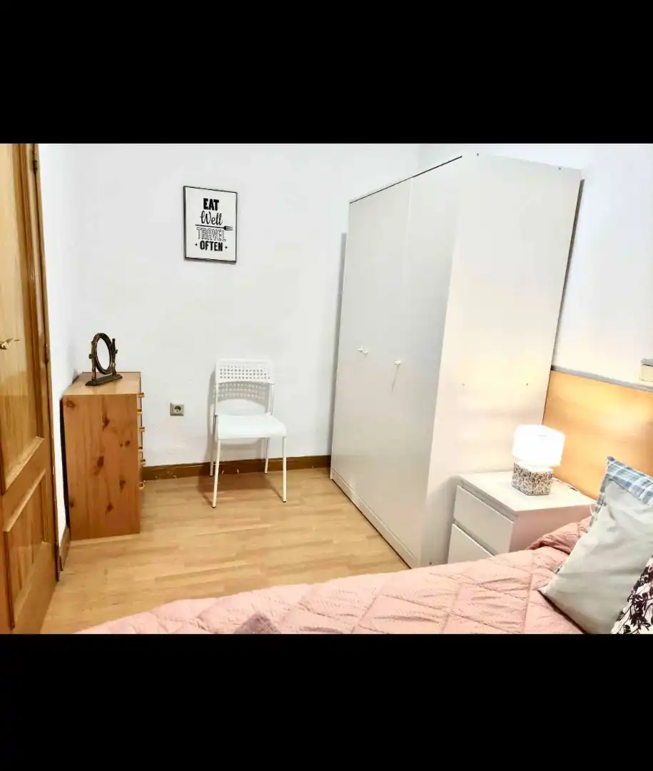 Schlafzimmer von Wohnung zur untervermieten in Valencia mit Klimaanlage, Heizung und Möbliert