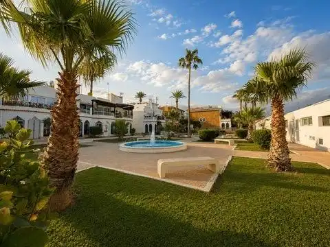 Vista exterior de Apartamento en venta en Roquetas de Mar con Jardín privado y Piscina comunitaria