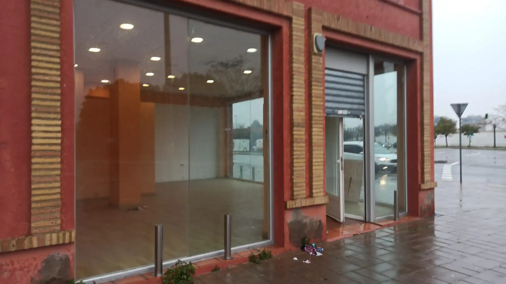 Local de alquiler en Sevilla con Aire acondicionado, Parquet y Alarma