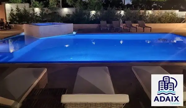 Schwimmbecken von Haus oder Chalet zum Verkauf in Layos mit Klimaanlage, Heizung und Parkett