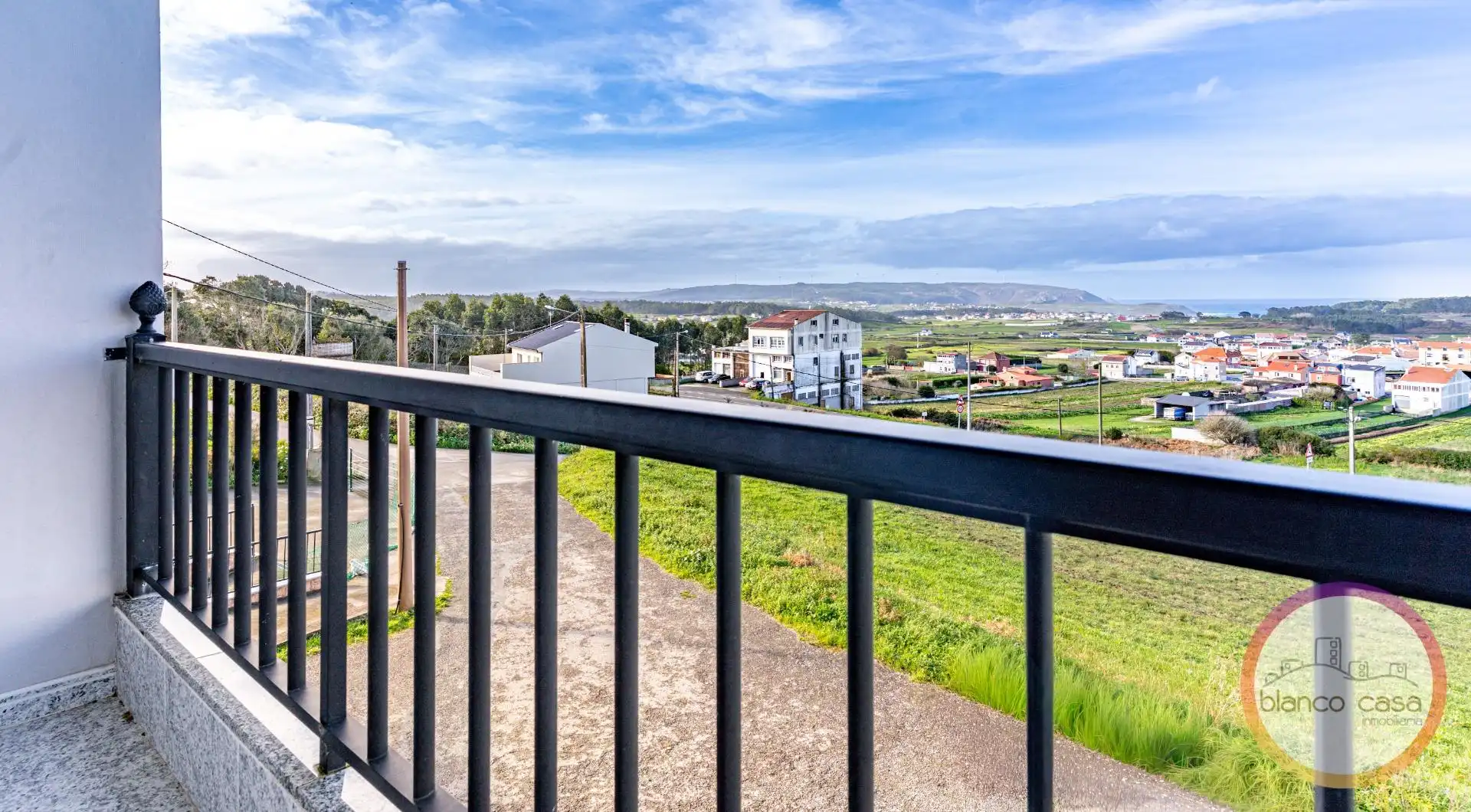 Vista exterior de Casa o xalet en venda en Malpica de Bergantiños amb Calefacció, Terrassa i Traster