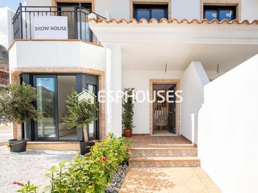 Casa bifamiliare con balcone in vendita a Cox