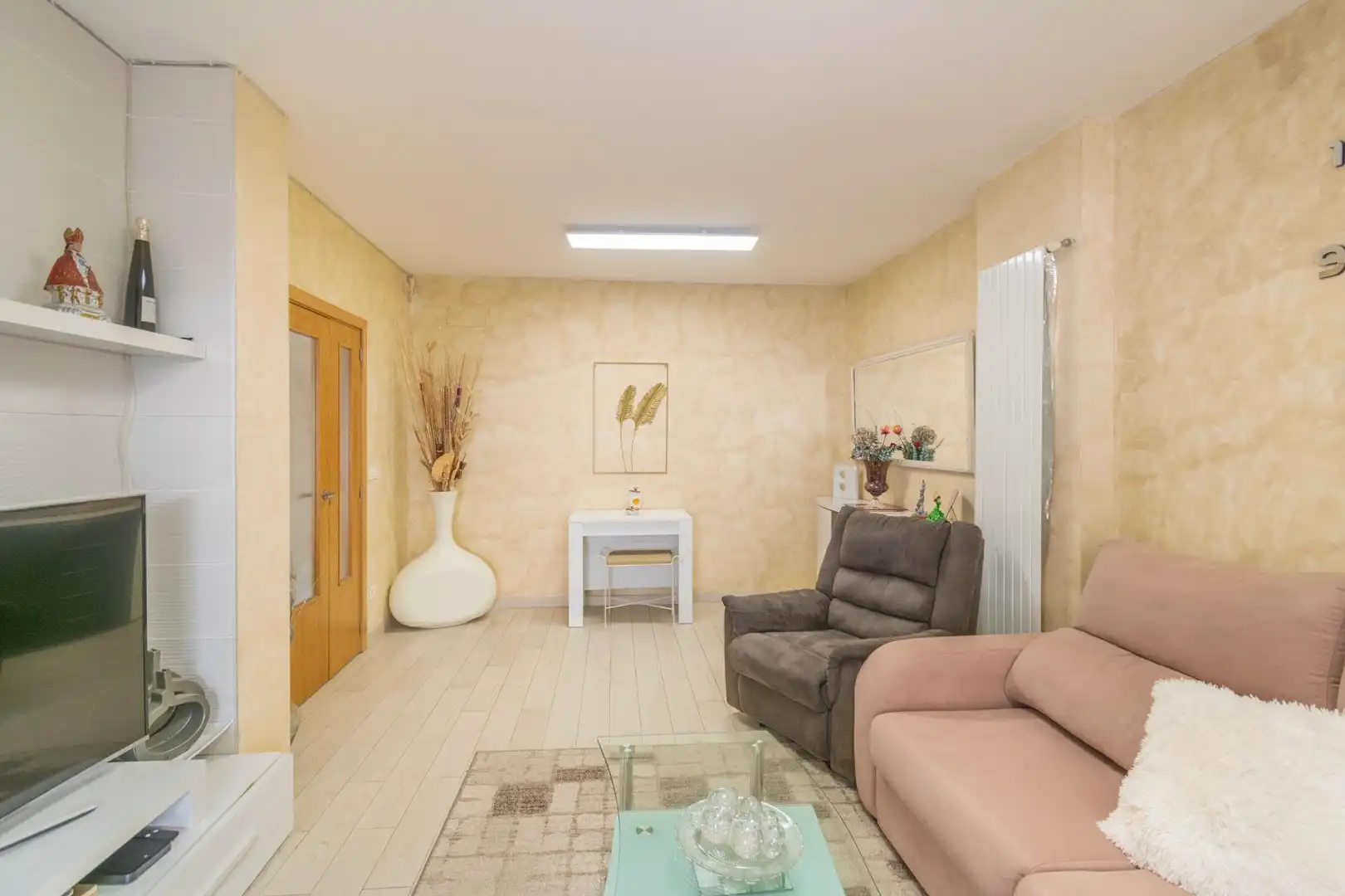 Sala d'estar de Casa adosada en venda en Beriáin amb Calefacció, Jardí privat i Terrassa
