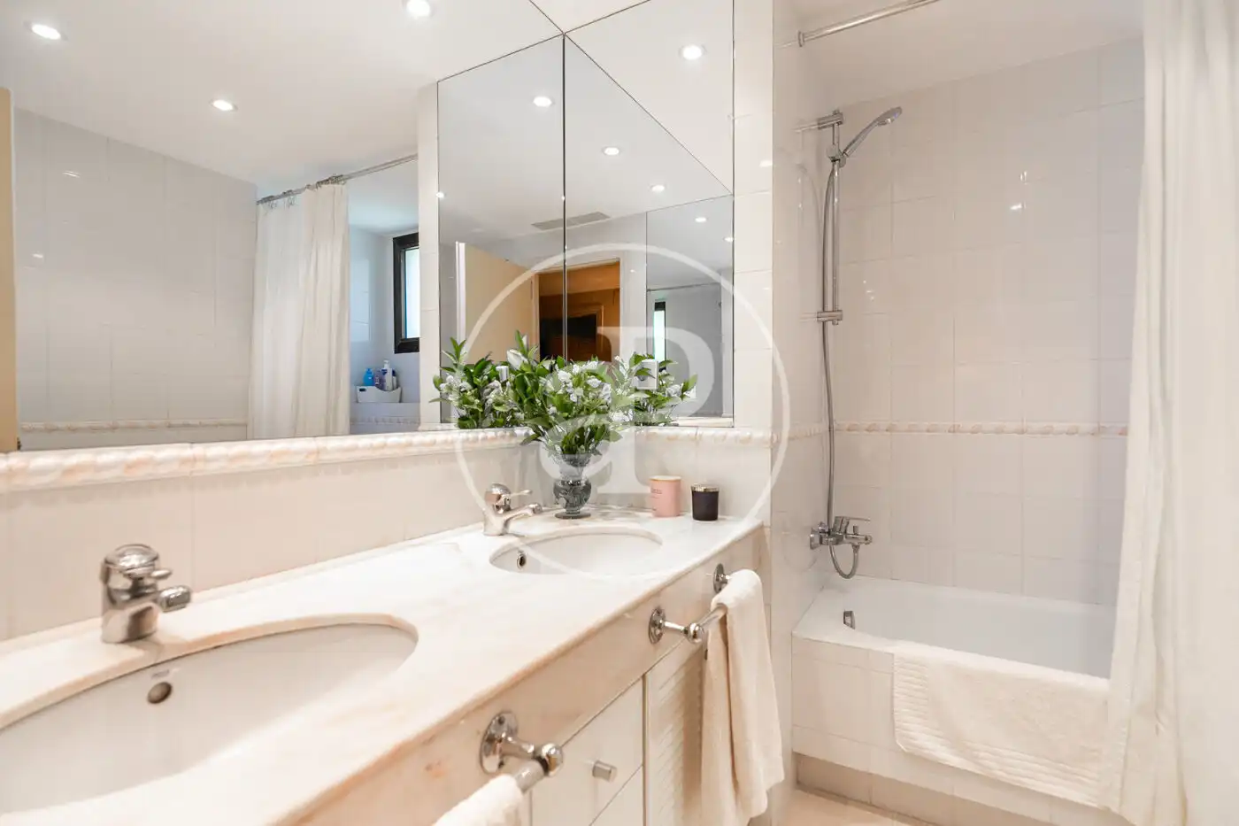 Baño de Piso en venta en Barcelona con Aire acondicionado, Calefacción y Jardín privado