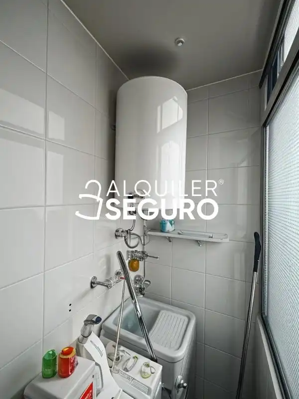 Baño de Piso de alquiler en Granada con Terraza y Amueblado