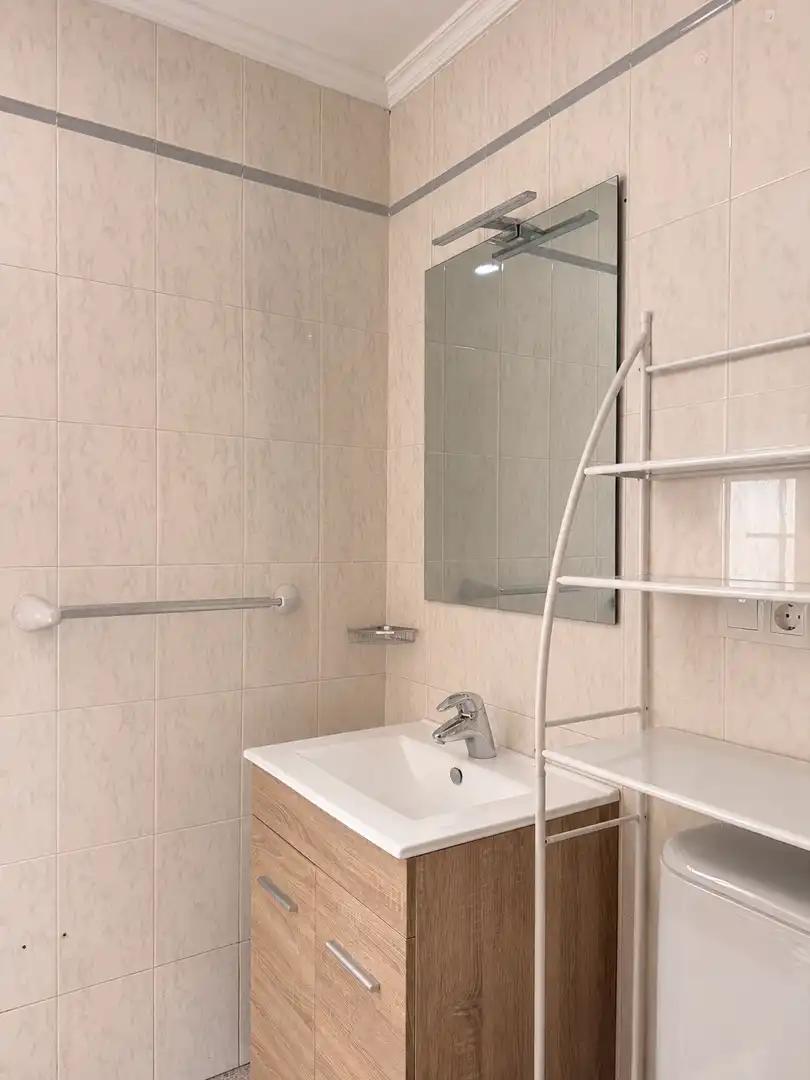 Baño de Piso en venta en Roquetas de Mar con Aire acondicionado, Trastero y Piscina comunitaria
