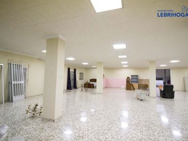 Locale commerciale in affitto a Lebrija