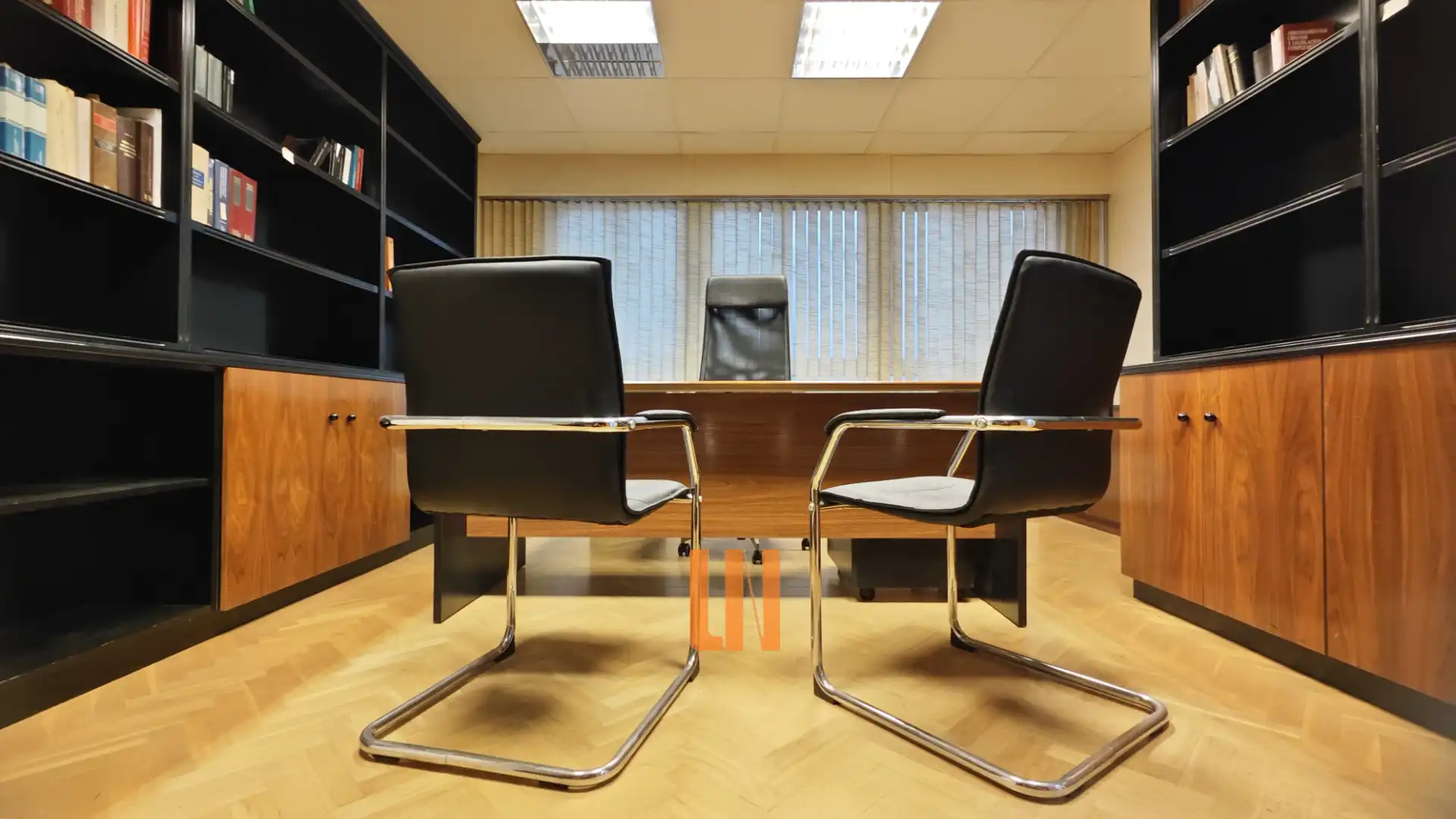 Büro zur Miete in A Coruña Capital  mit Heizung und Internet