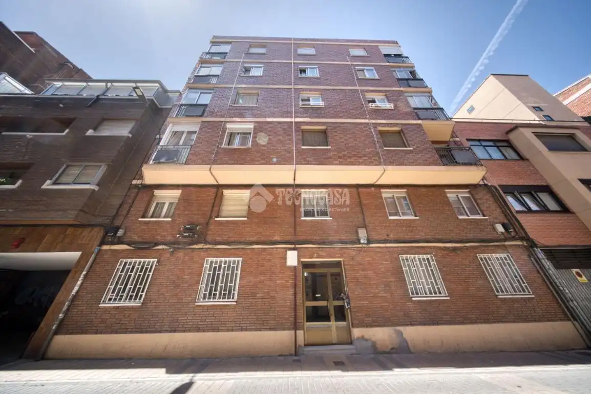 Exterior view of Flat for sale in Valladolid  with Heating, Parquet flooring and Furnished