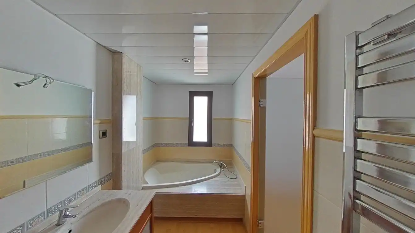 Baño de Dúplex en venta en Cerdanyola del Vallès con Calefacción y Terraza