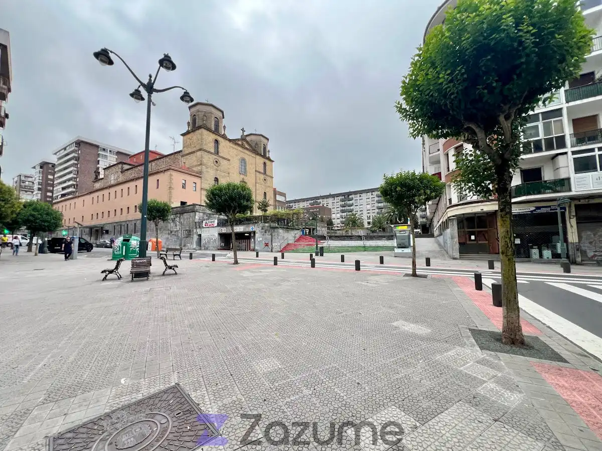 Außenansicht von Wohnung zur Miete in Bilbao  mit Heizung, Terrasse und Möbliert