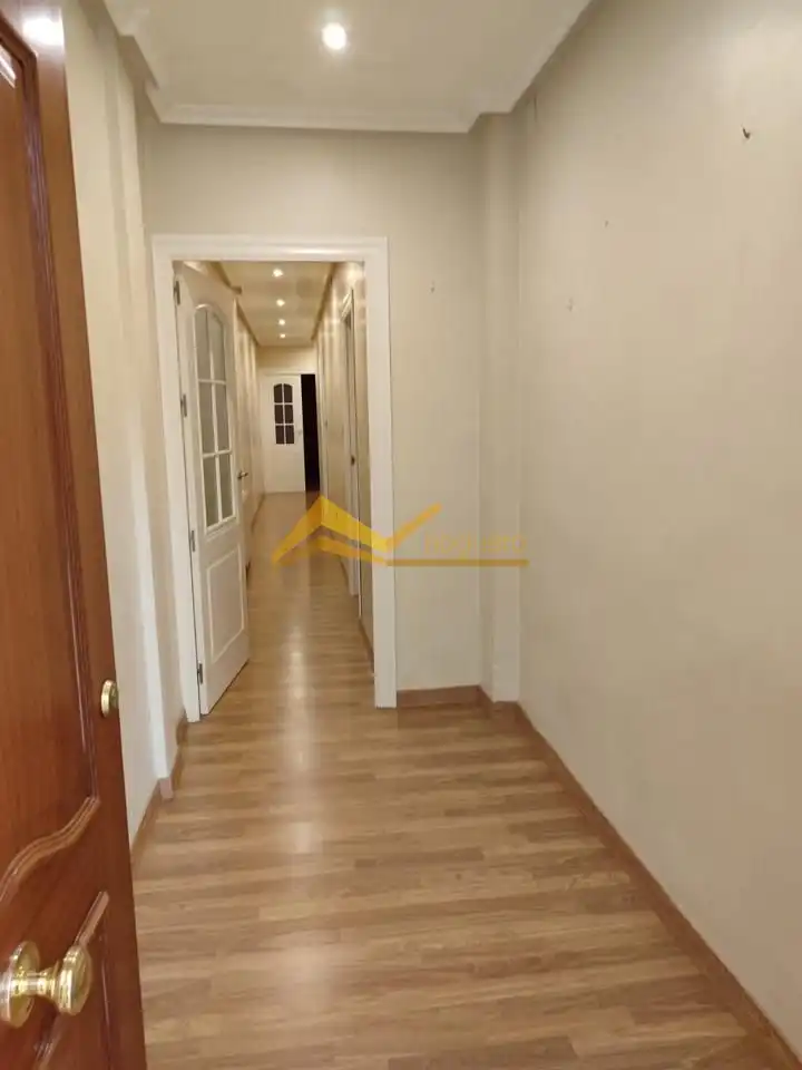 Piso en venta en Linares con Balcón