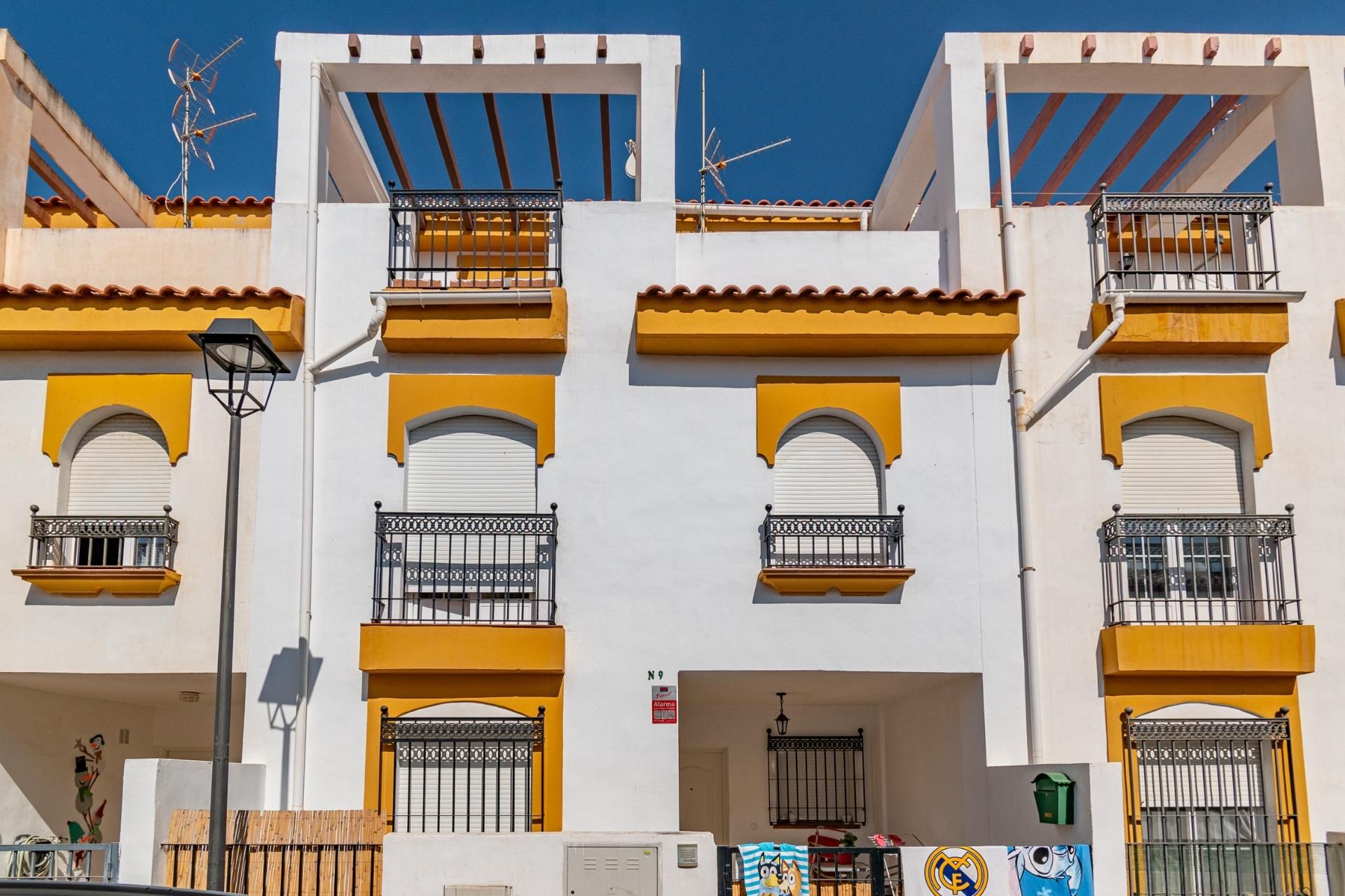 Casa adosada en venda a Gualchos pueblo