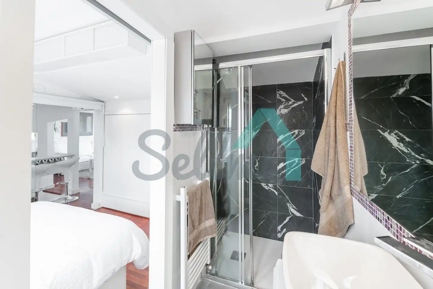 Badezimmer von Dachboden zur Miete in Gijón  mit Heizung, Parkett und Terrasse